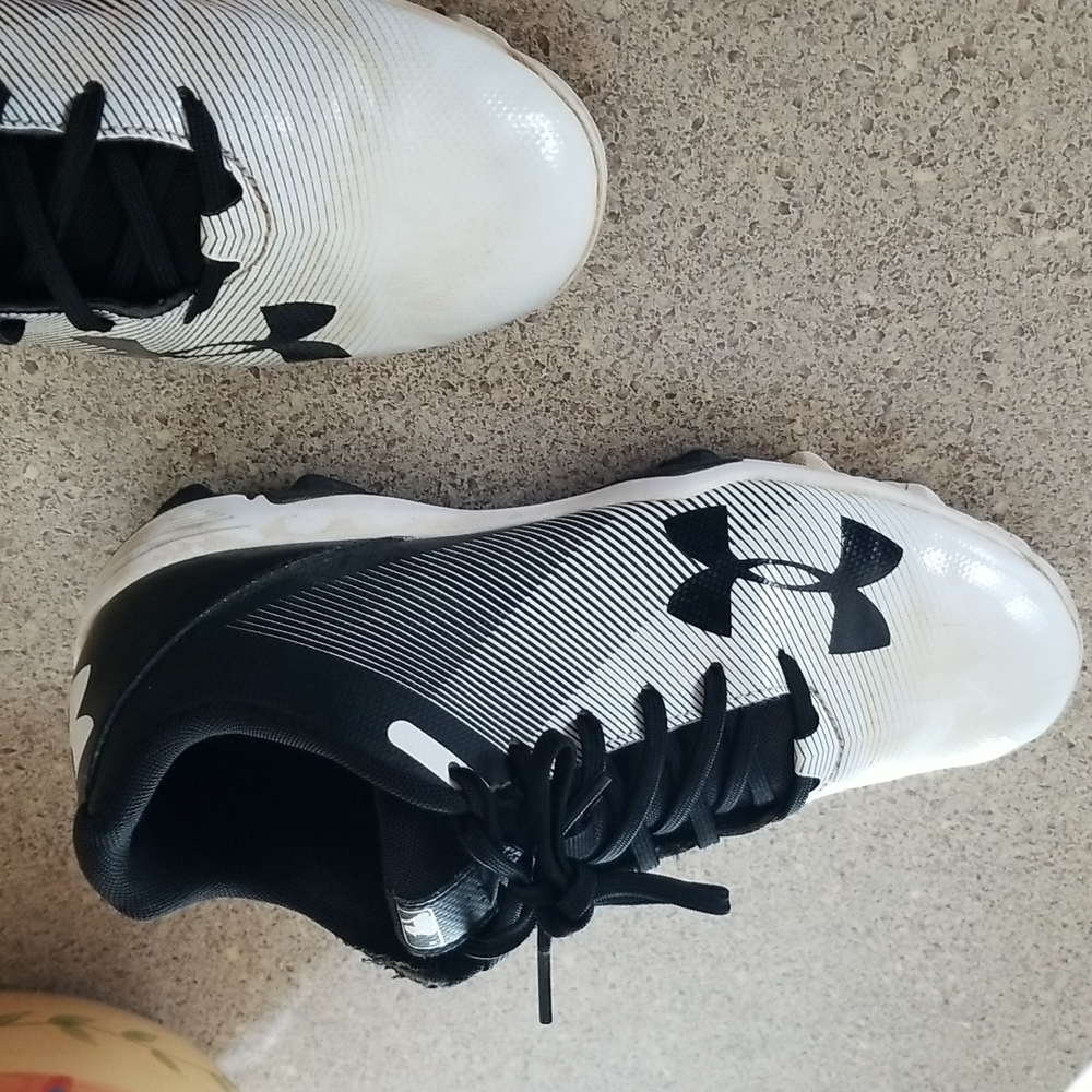 Baseball cleats